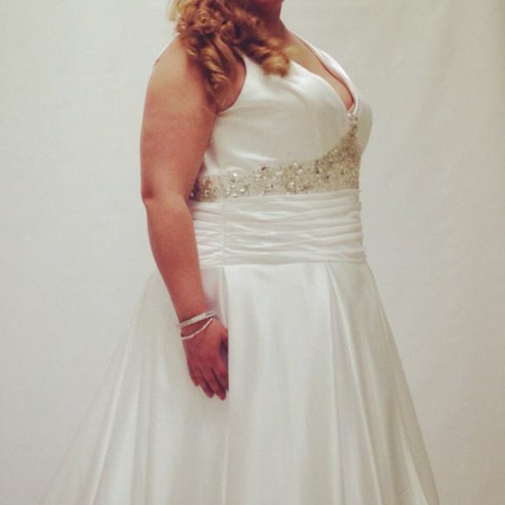 MARRA'S - PLUS SIZE BRIDAL GOWN